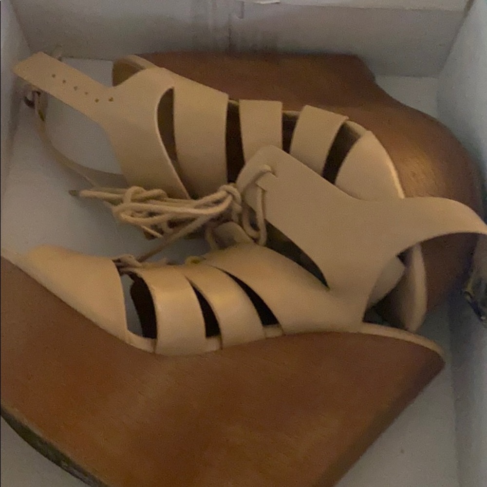 Heels - Picture 4 of 4